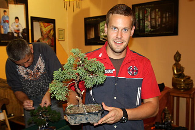 OKTÓBROVÝ KURZ BONSAJOVEJ ŠKOLY    Téma: IHLIČNANY... A JESEŇ V BONSAJOVEJ ZÁHRADE 29. - 30. OKTÓBER 2011    Miesto konania: Bonsai Slovakia - , Čajovňa dobrých ľudí Pri synagóge 3, pešia zóna, 949 01 Nitra    Lektori: RNDr. Vladimír Ondejčík, RNDr. Alenka Ondejčíková